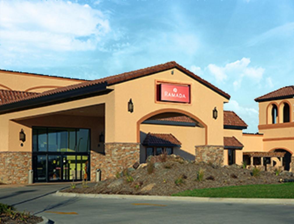 Ramada By Wyndham Des Moines Tropics Resort & Conference Ctr Urbandale Exterior foto